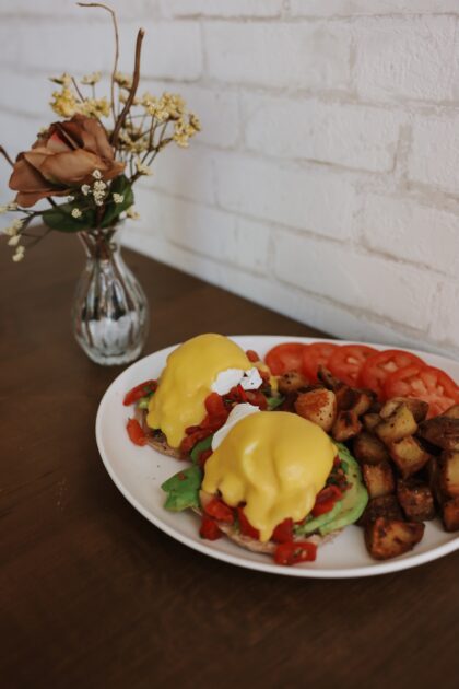 M.E.K. Breakfast house offers breakfast and lunch in Collingwood.