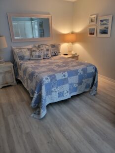 Queen size bed with ensuite 4 pc. bath room