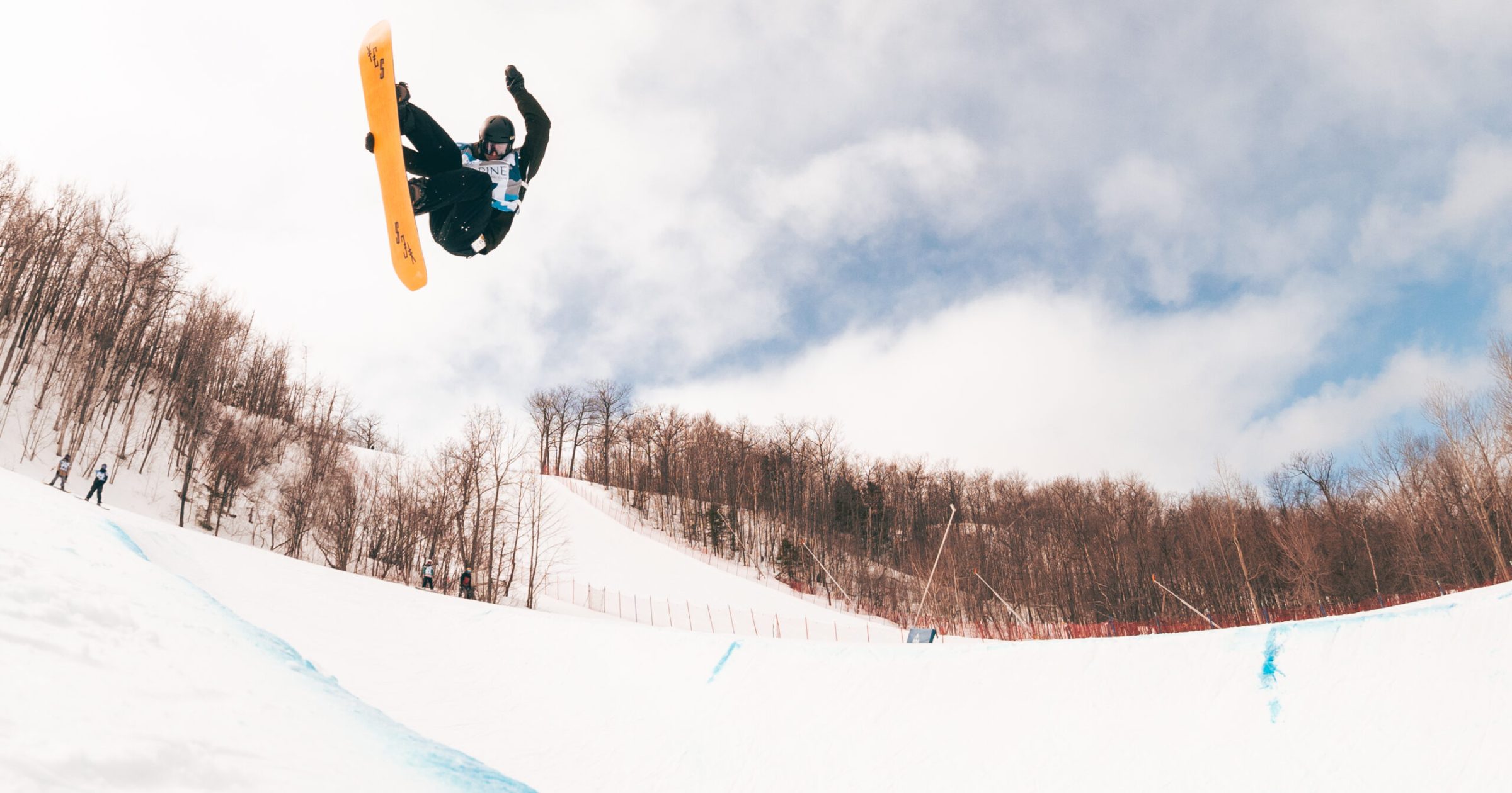 halfpipe-snowboarder-jump-midair