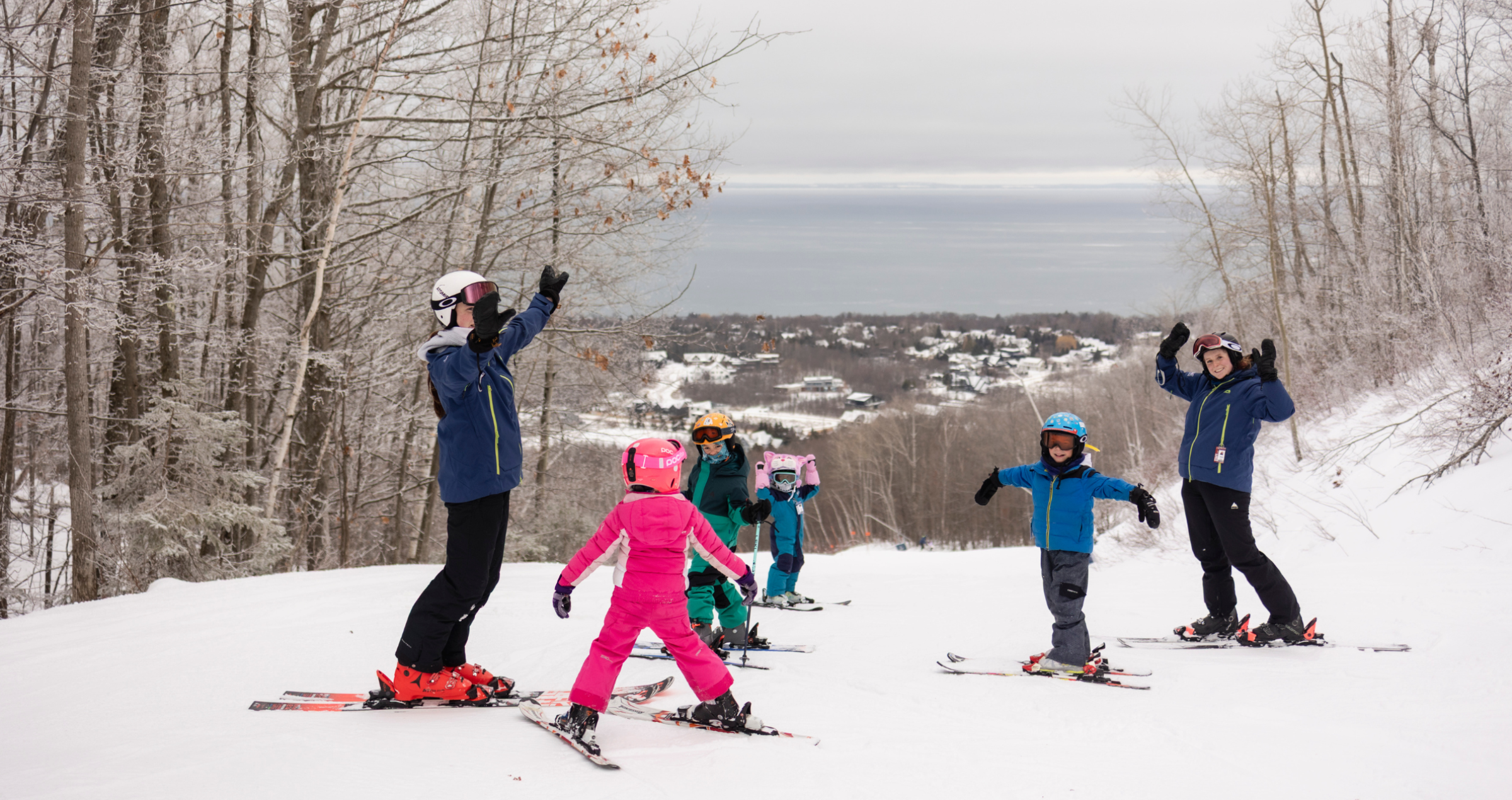 kids learning to ski in ski lesson group